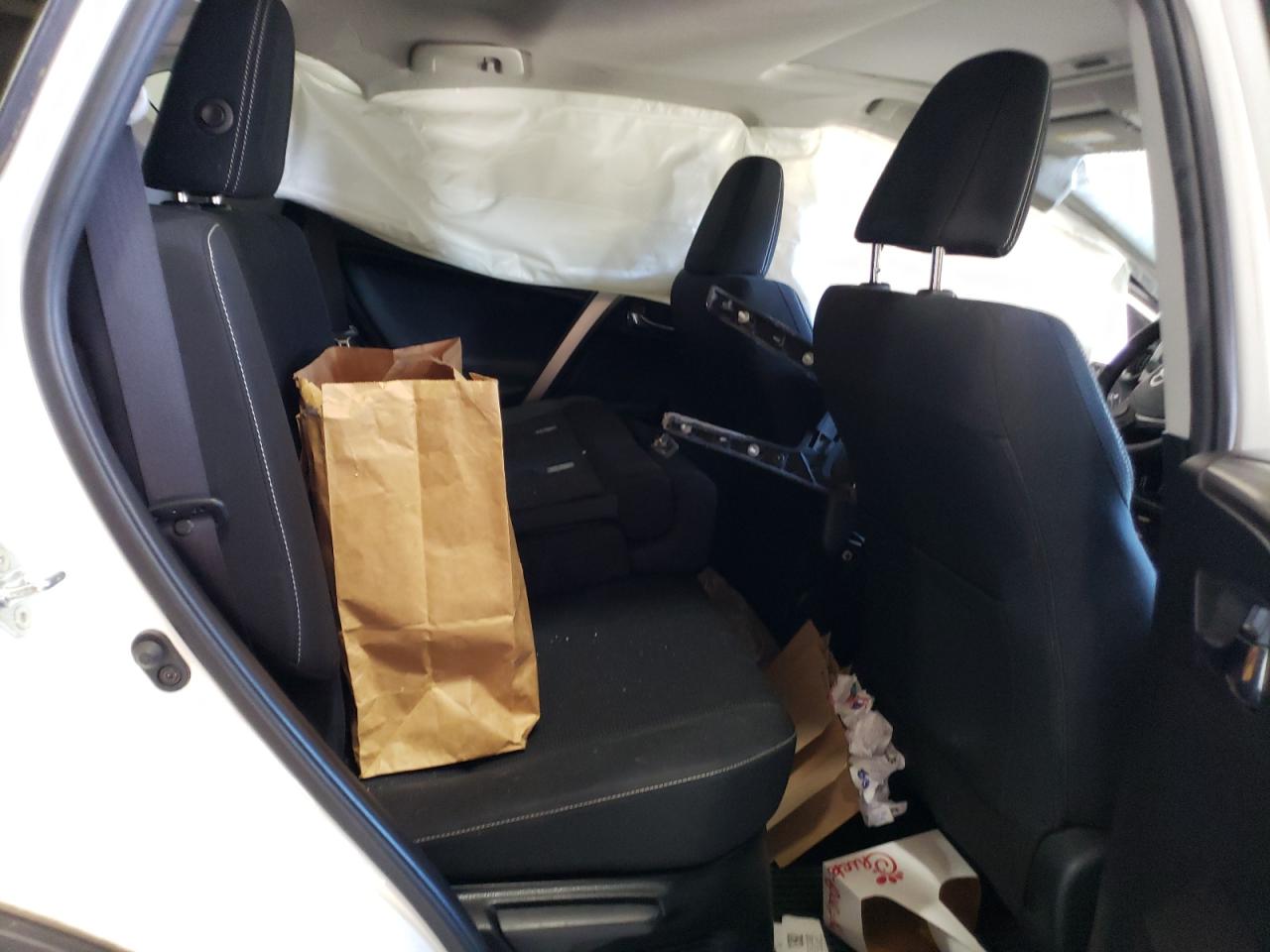 2018 Toyota RAV 4 - Image 11