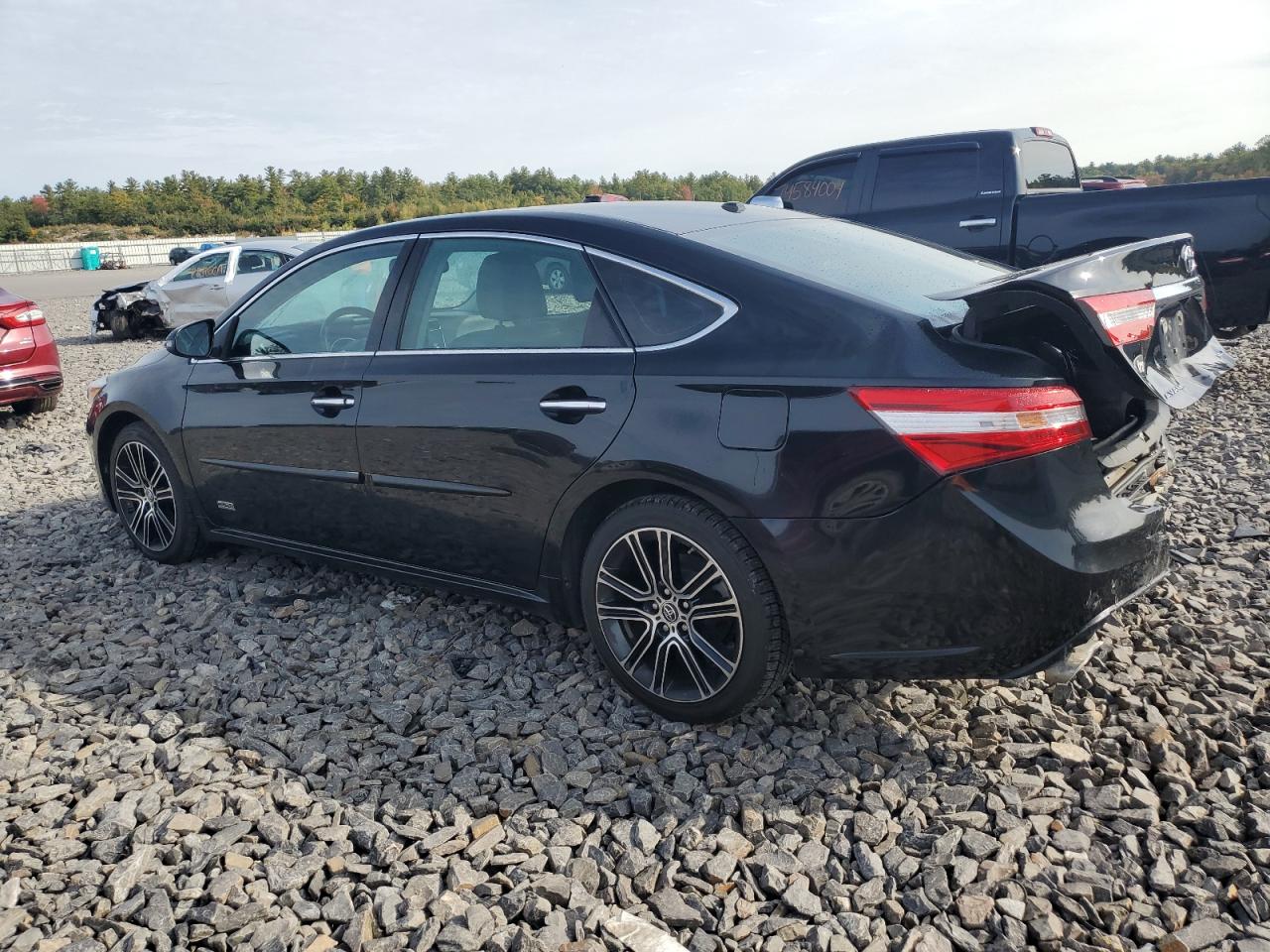 2015 Toyota Avalon - Image 2