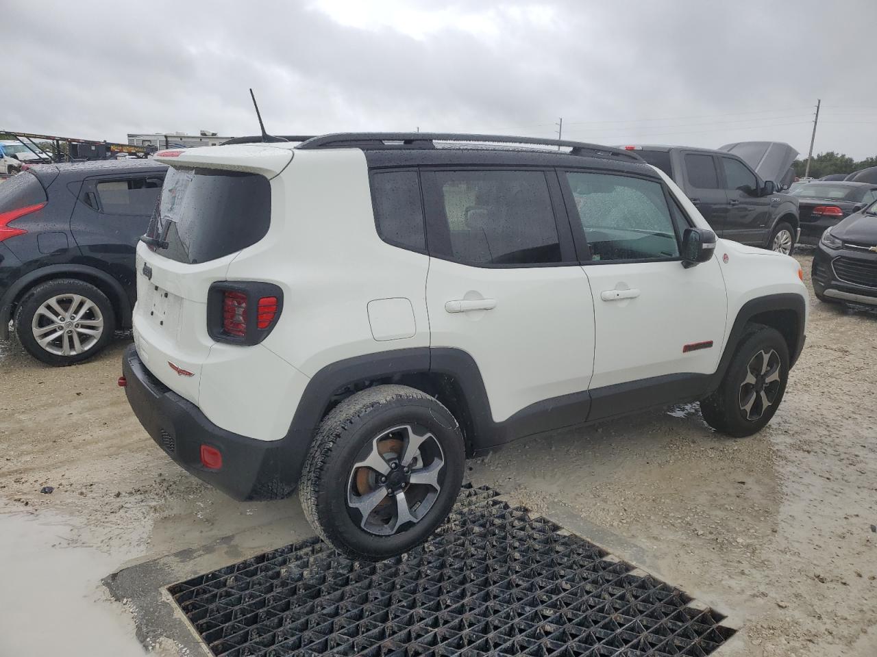 2021 Jeep Renegade - Image 3