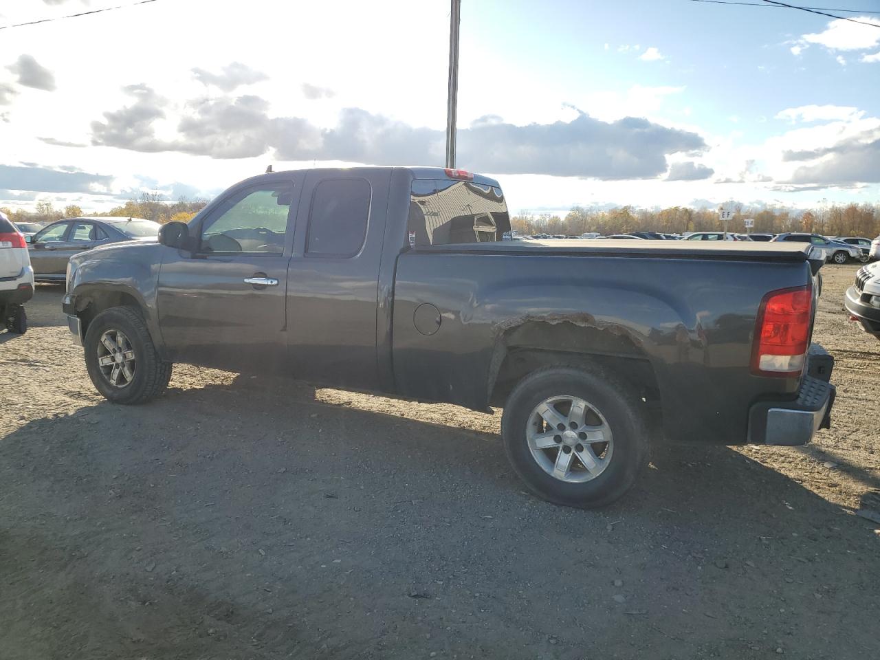 2010 GMC Sierra - Image 2