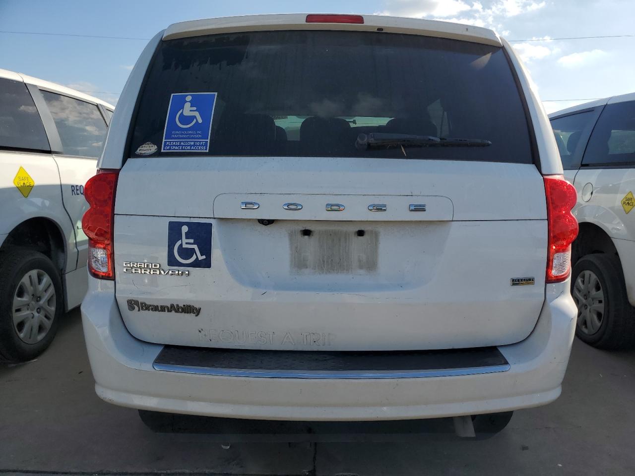 2019 Dodge Caravan - Image 6