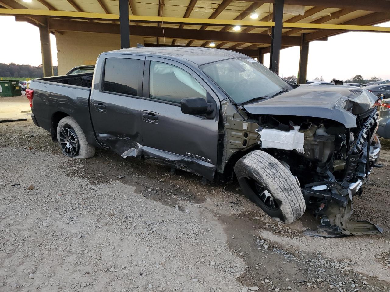 2024 Nissan Titan - Image 4