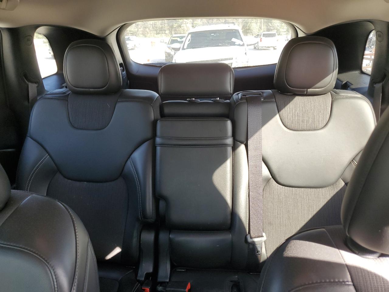 2018 Jeep Grand Cherokee - Image 10