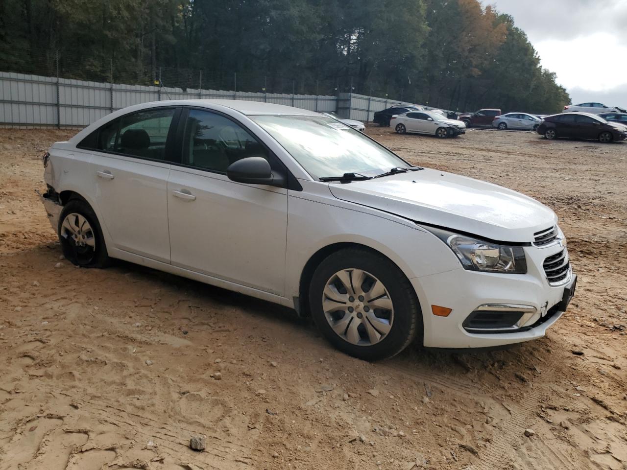 VIN 1G1PA5SG0F7100577 2015 CHEVROLET CRUZE no.4