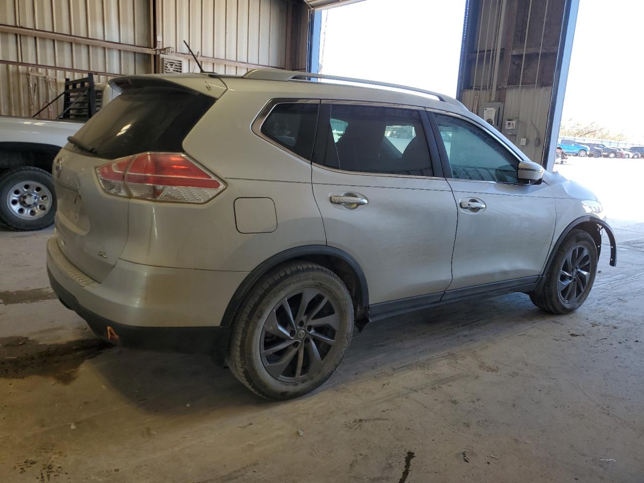 2016 Nissan Rogue - Image 3