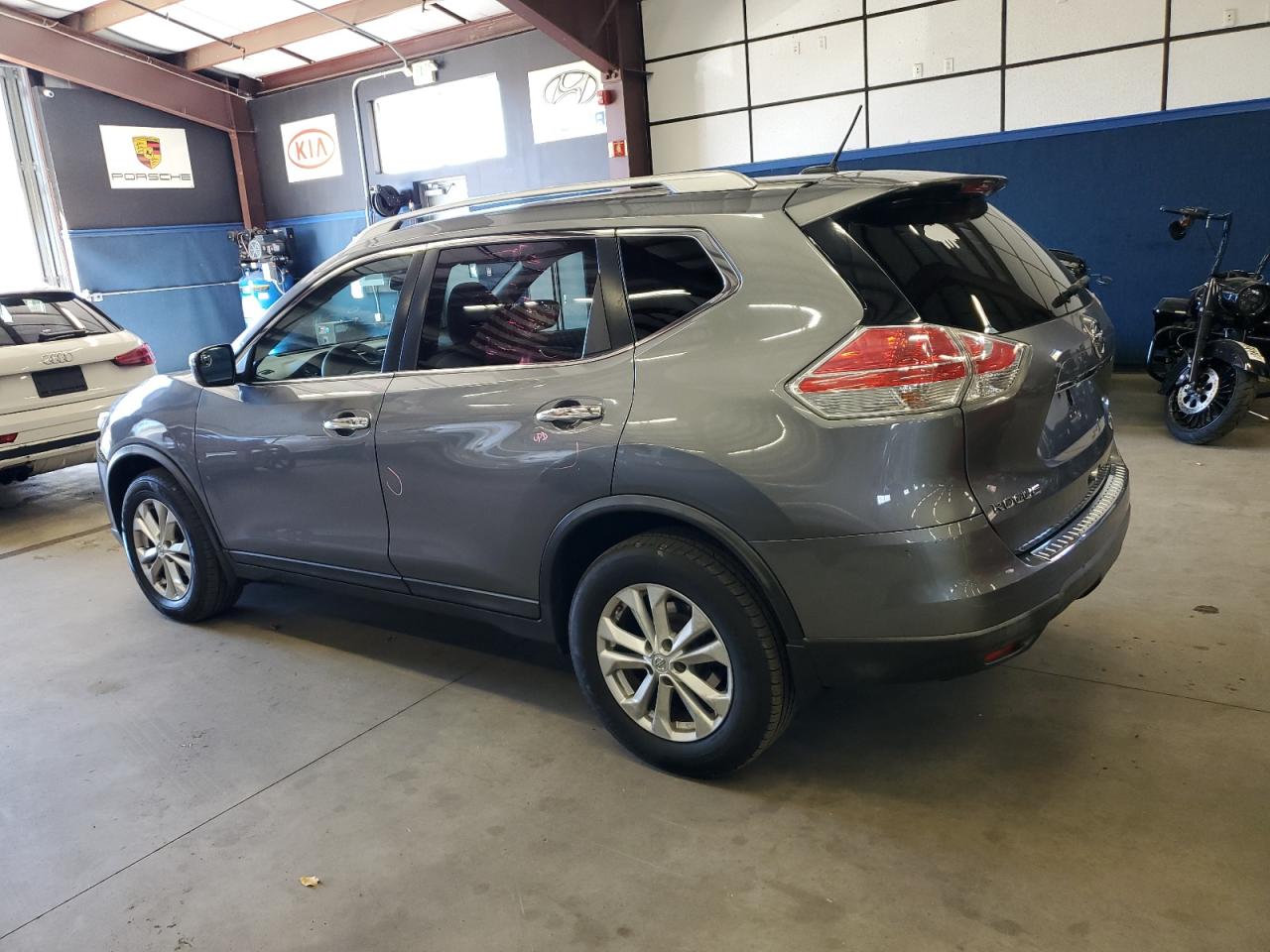 2016 Nissan Rogue - Image 2