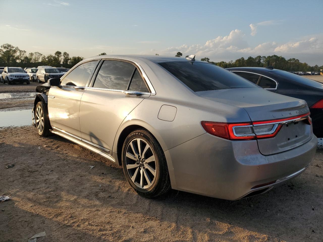 2020 Lincoln Continental - Image 2