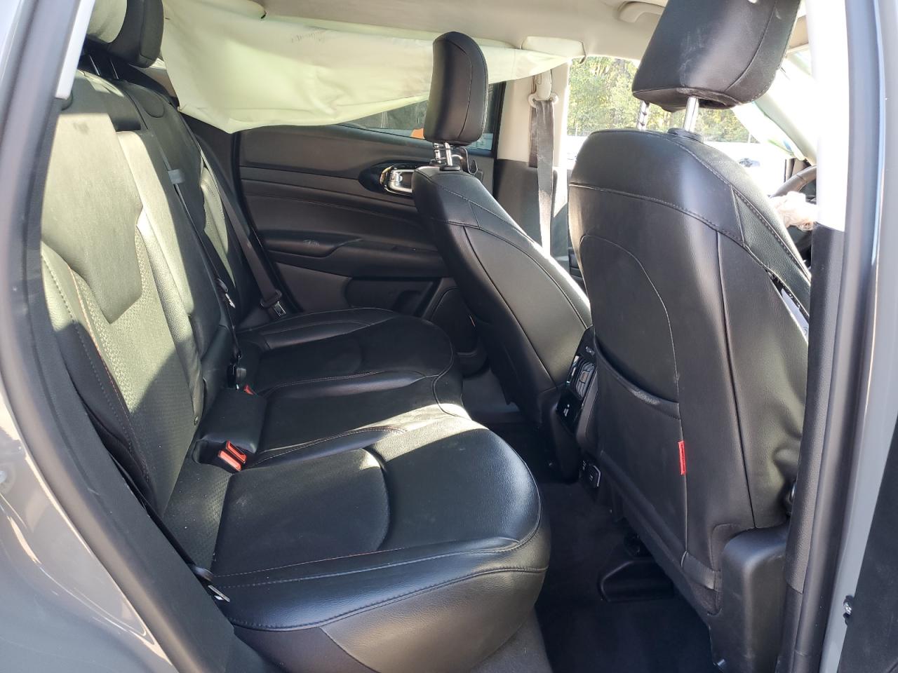 2022 Jeep Compass - Image 11