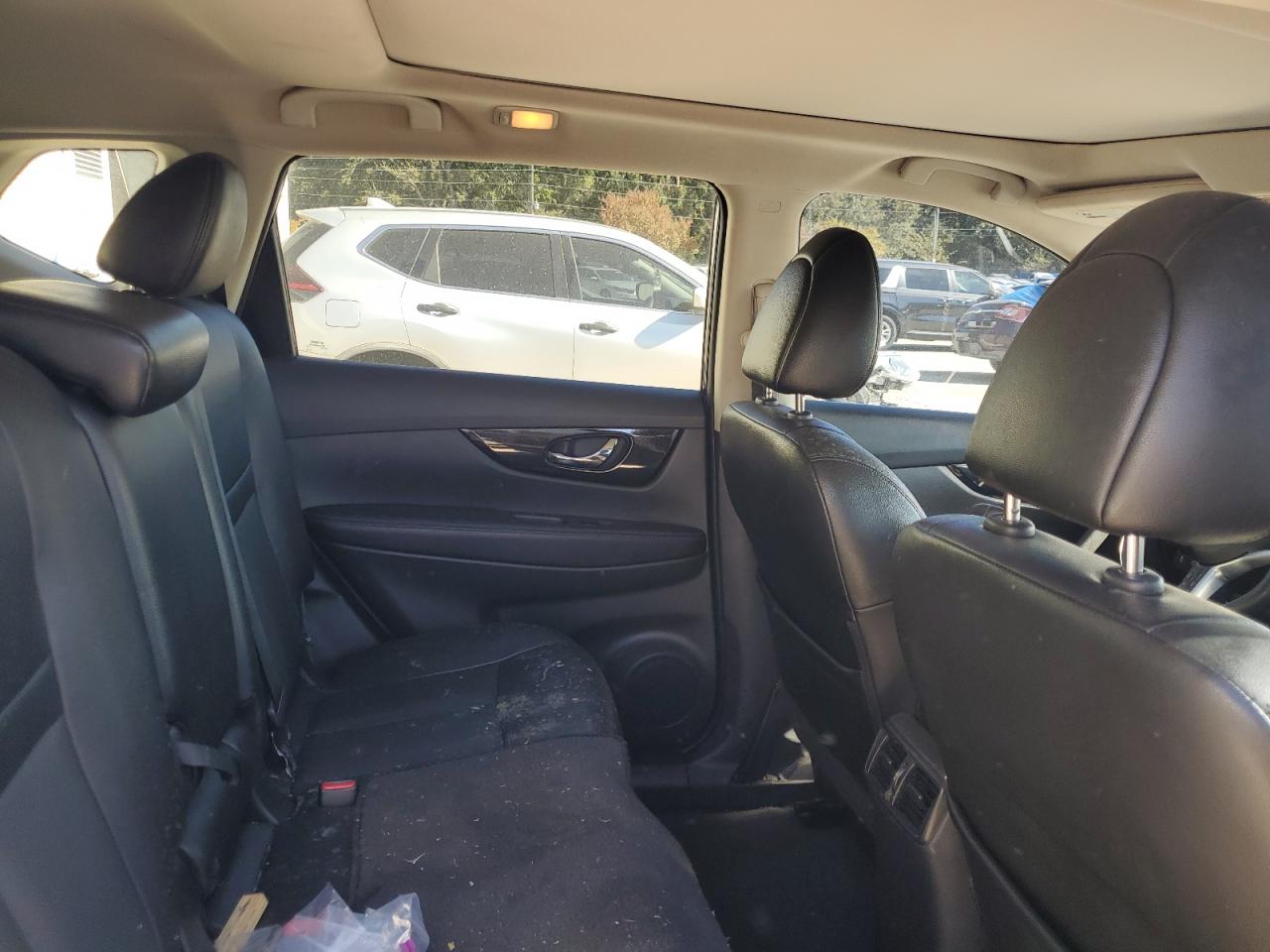 2017 Nissan Rogue - Image 10