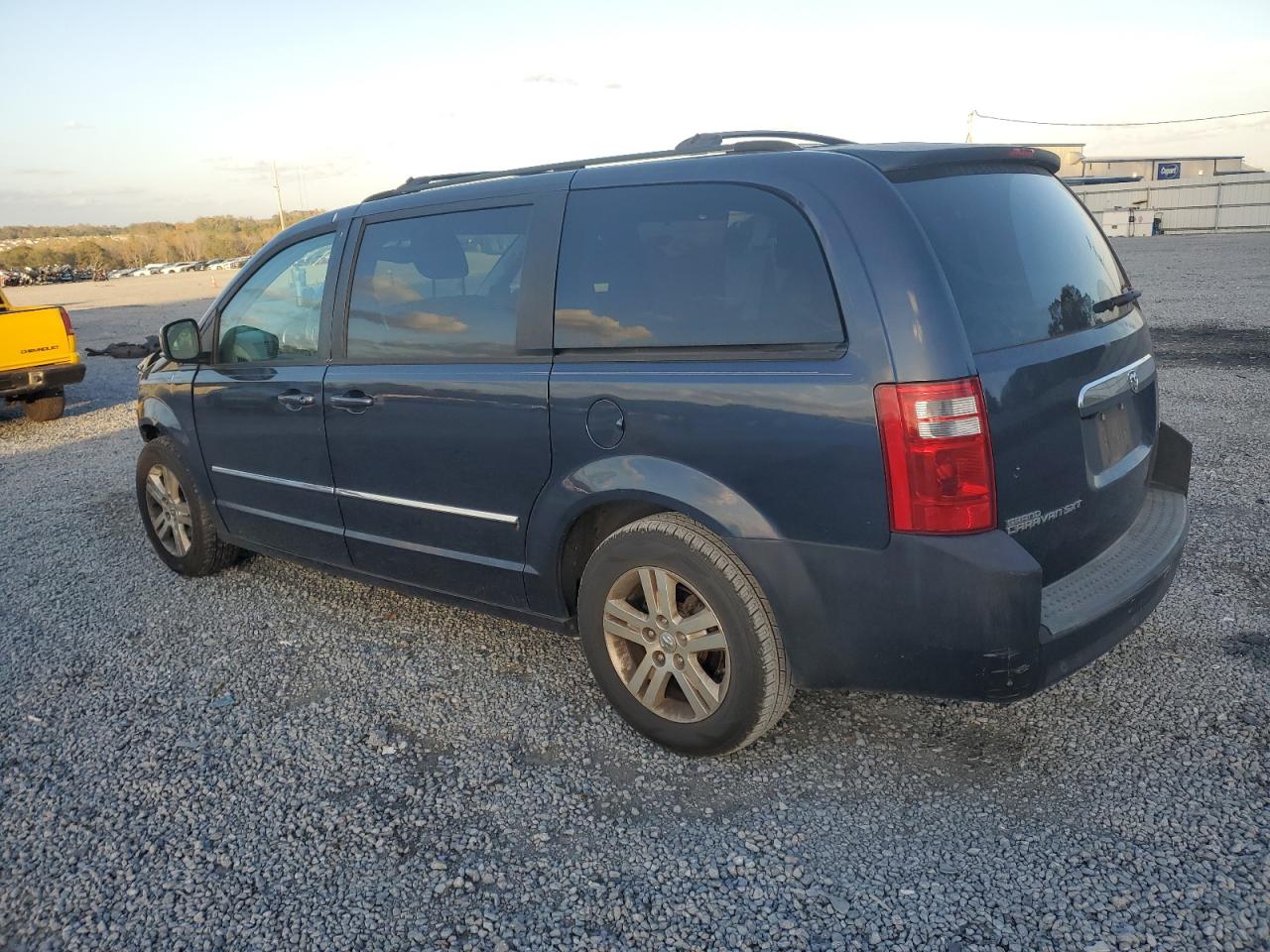 2008 Dodge Caravan - Image 2