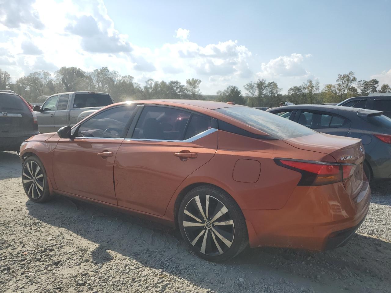 2019 Nissan Altima - Image 2