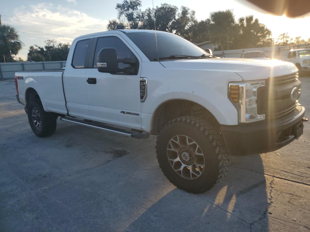 2019 Ford F350 - Image 4