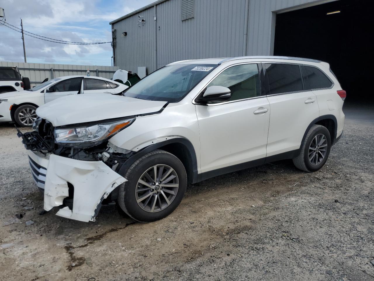 5TDKZRFH7KS342206 2019 TOYOTA HIGHLANDER - Image 1