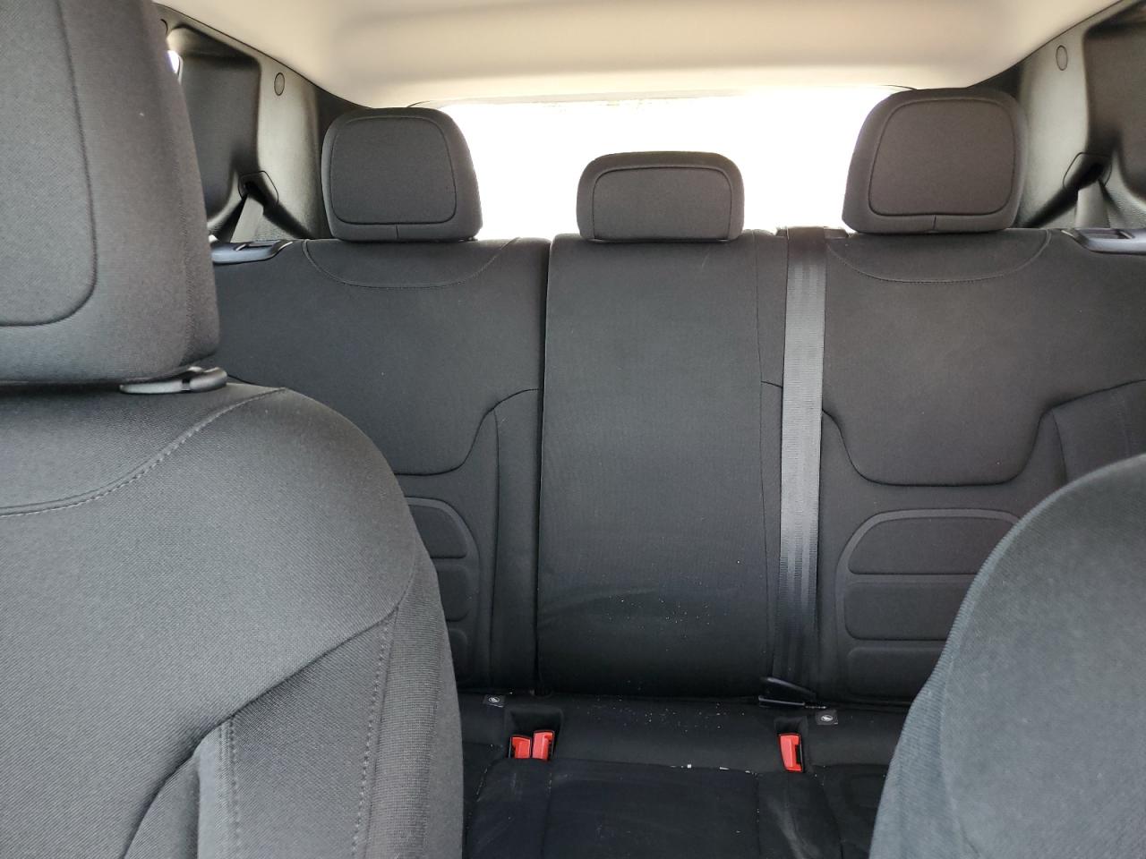 2018 Jeep Renegade - Image 10