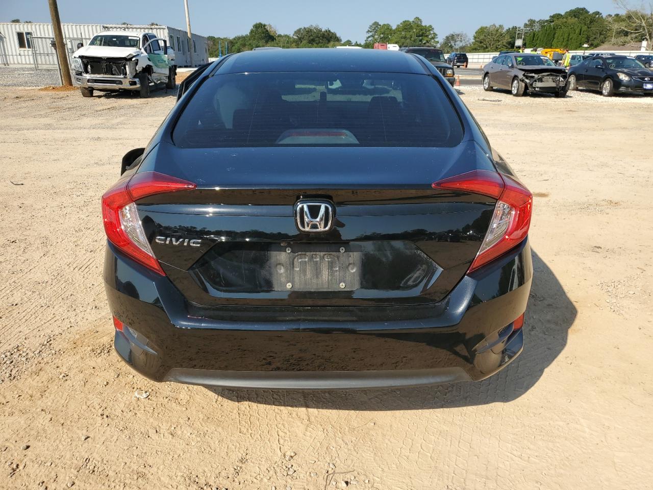 2HGFC2F58JH566972 2018 Honda Civic Lx