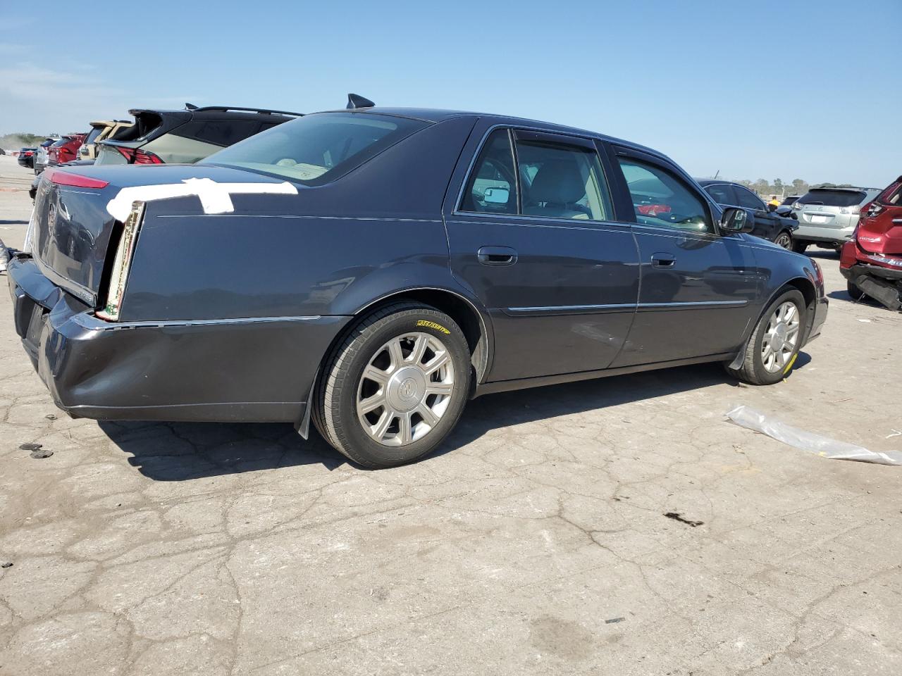 2010 Cadillac DTS - Image 3