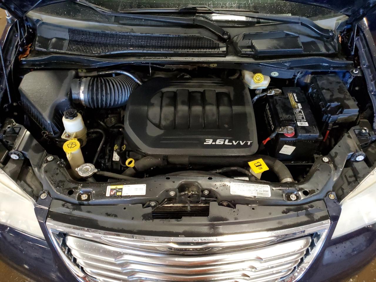 2013 Chrysler Town & Country - Image 12