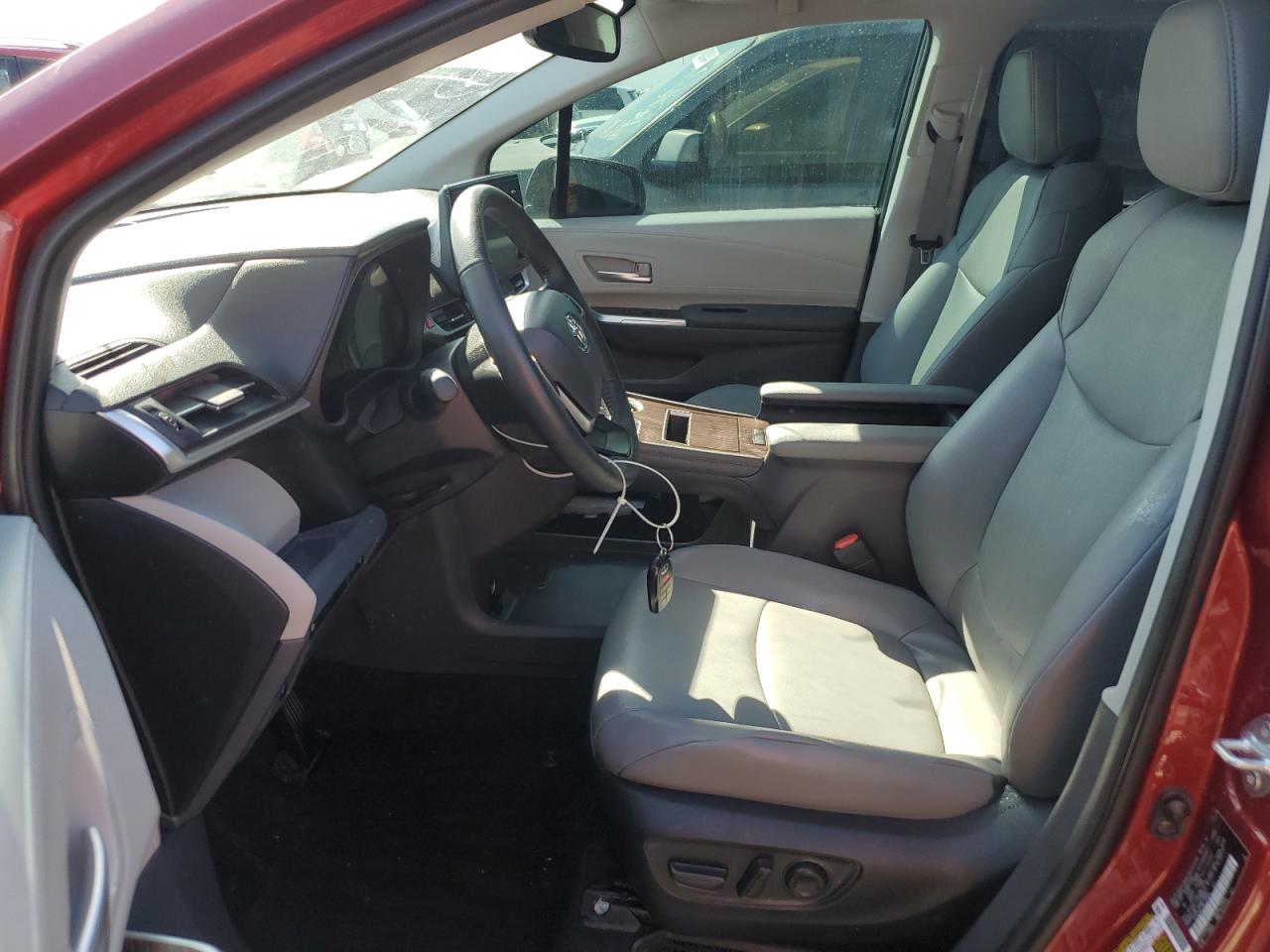 2022 Toyota Sienna - Image 7