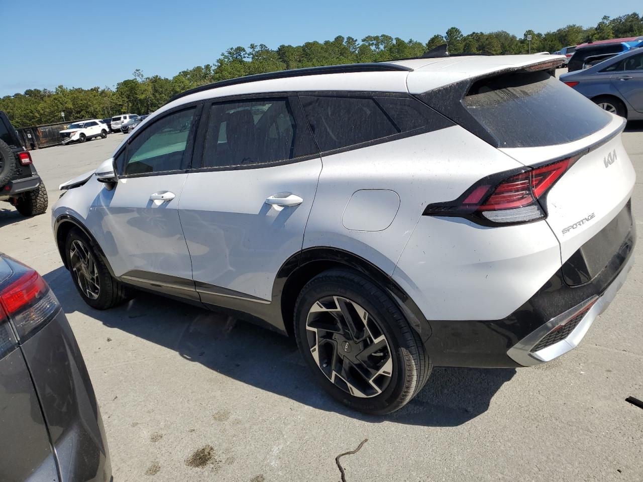 2024 Kia Sportage - Image 2