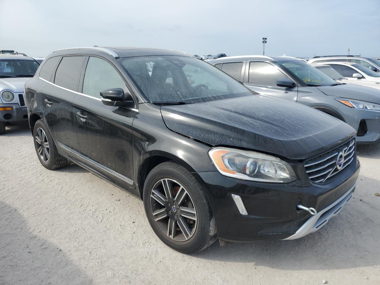 2017 Volvo XC60 - Image 4