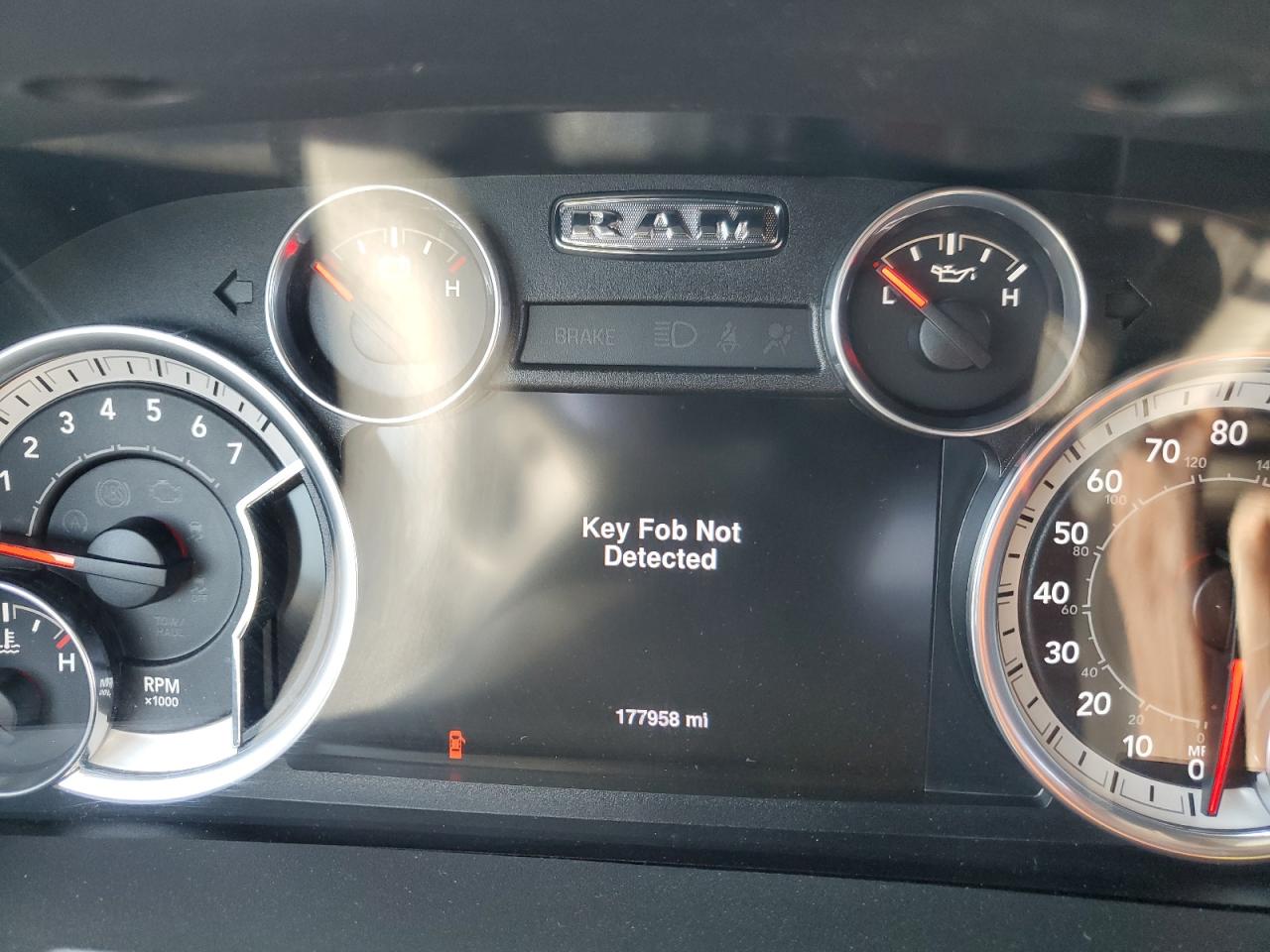 2016 RAM 1500 - Image 9
