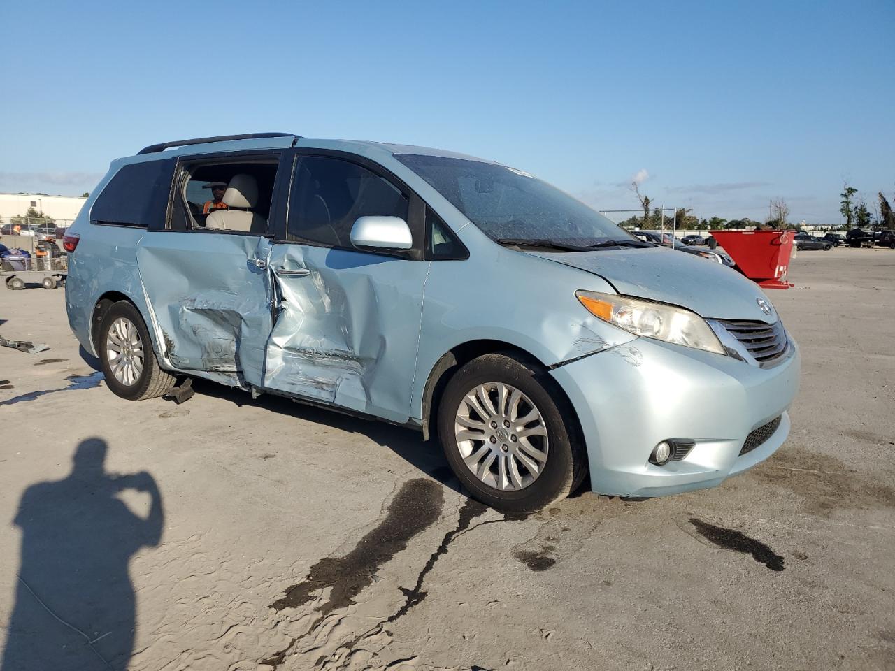 2016 Toyota Sienna - Image 4
