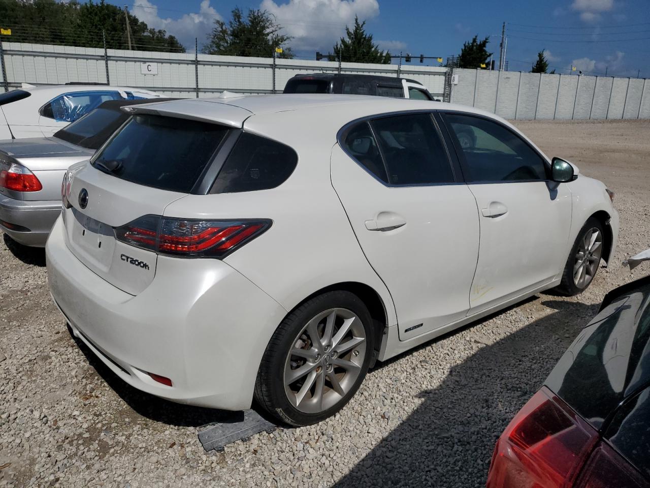 VIN JTHKD5BH3D2161819 2013 LEXUS CT 200 no.3