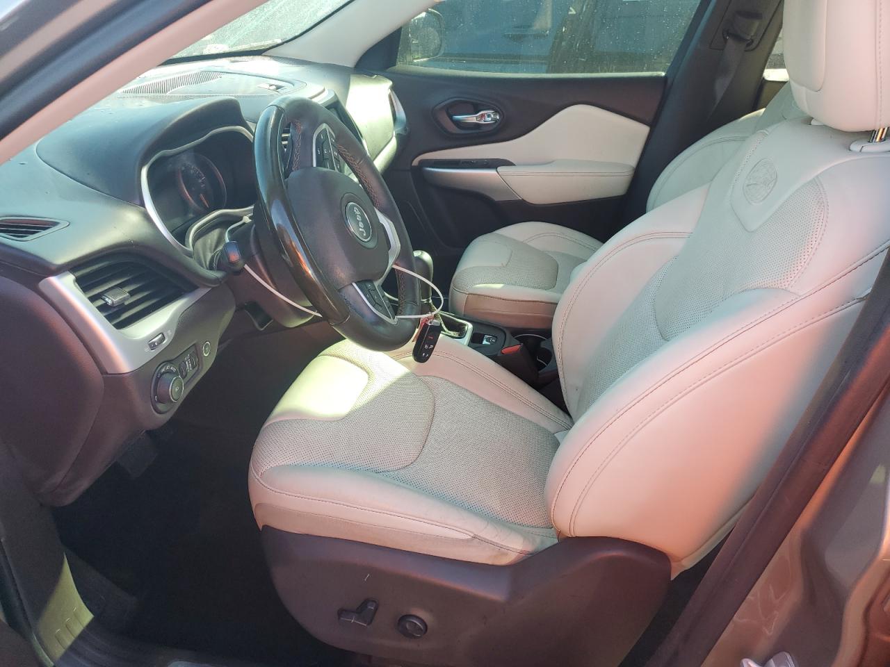 2018 Jeep Cherokee - Image 7