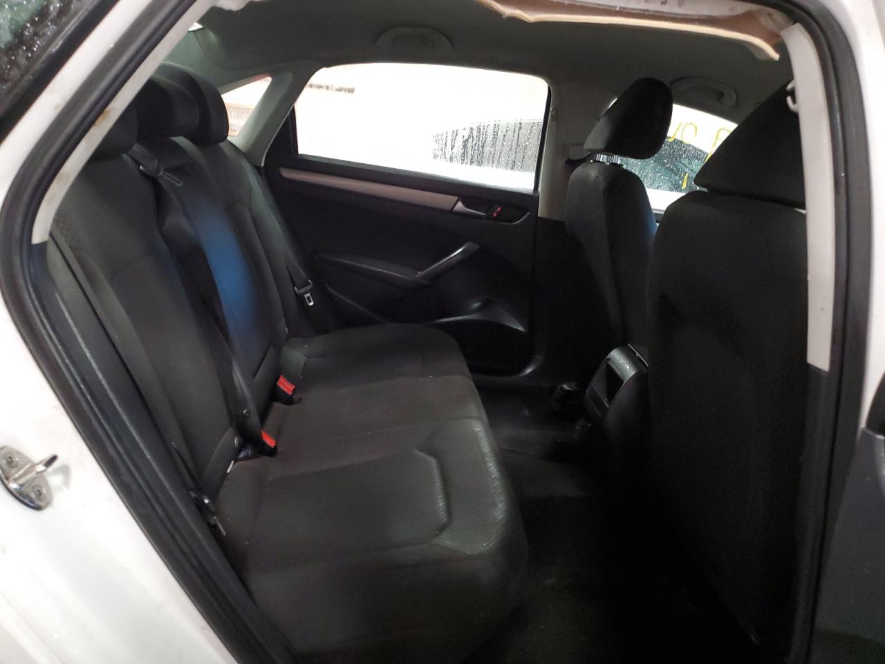 2015 Volkswagen Passat - Image 10