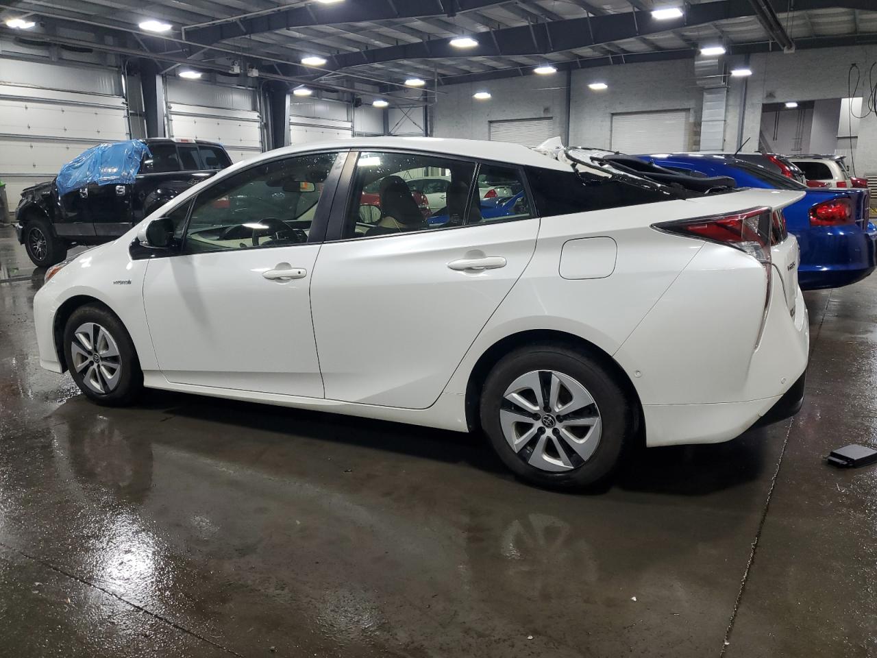 2017 Toyota Prius - Image 2