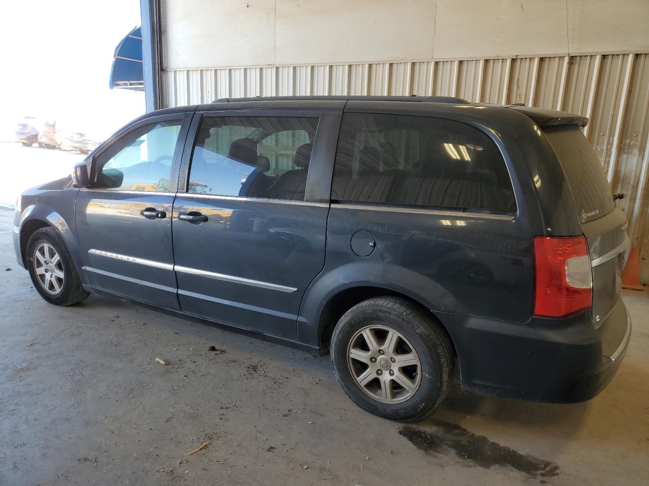 2013 Chrysler Town & Country - Image 2