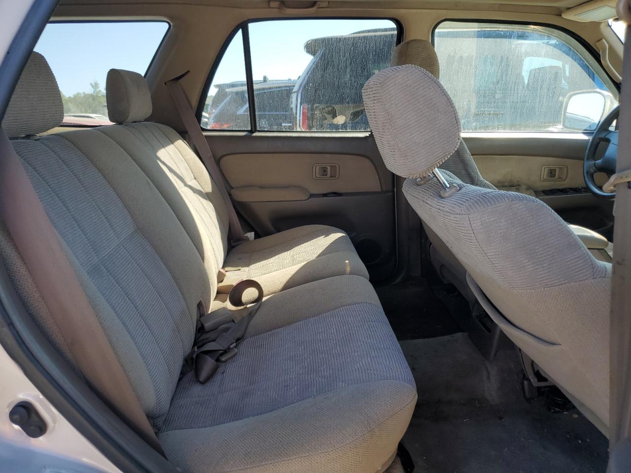 2000 Toyota 4Runner - Image 10