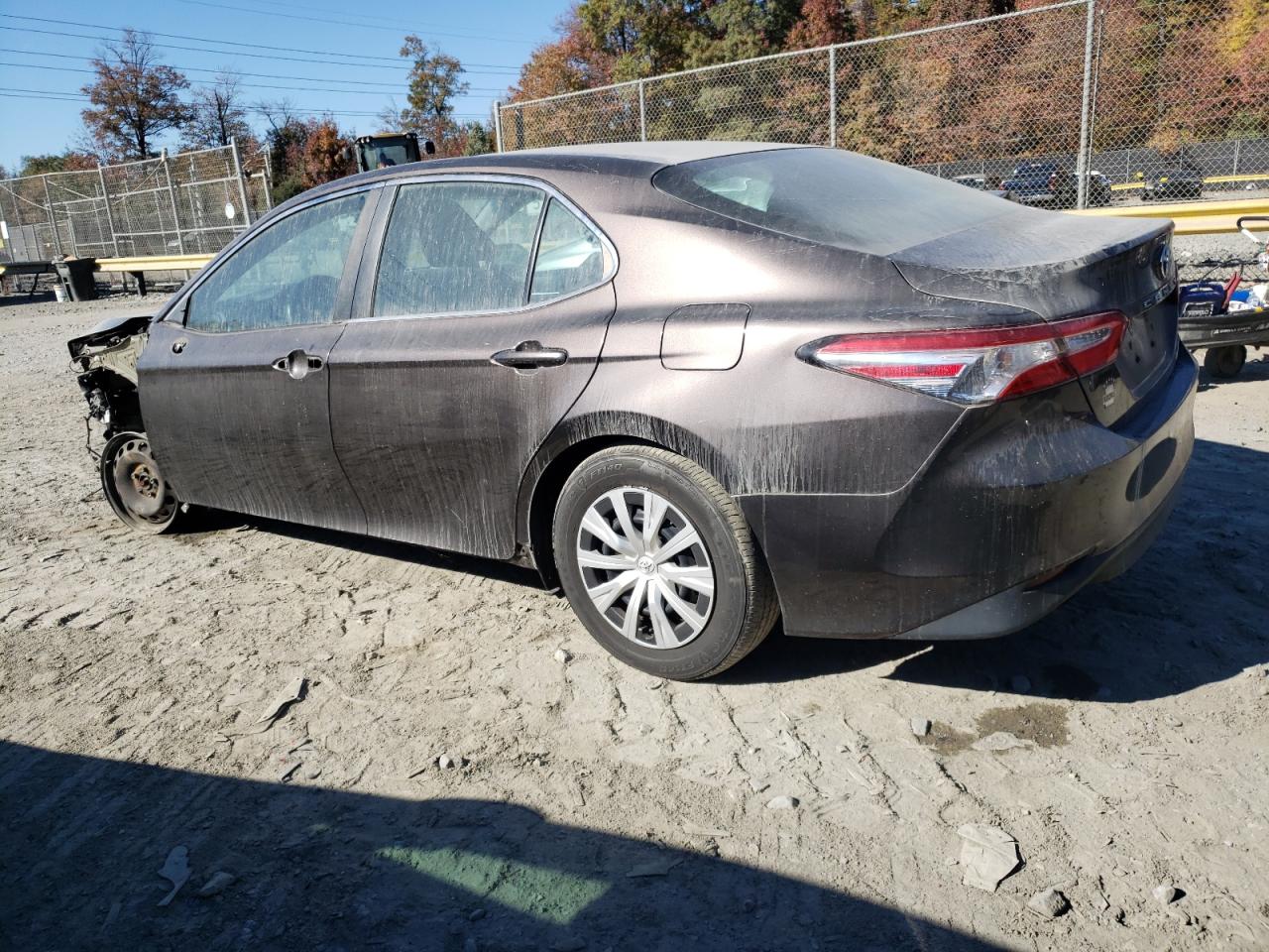 VIN 4T1B31HK3JU502440 2018 TOYOTA CAMRY no.2