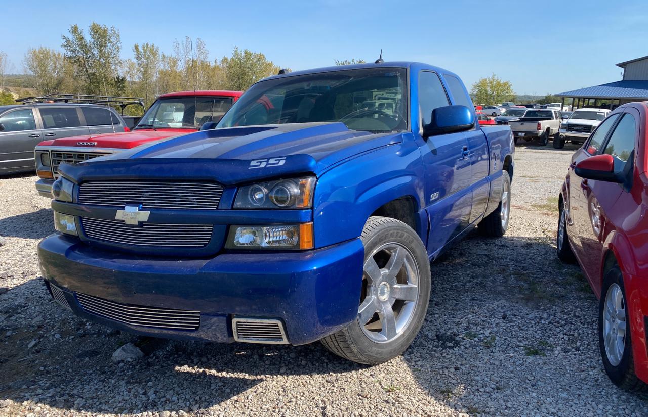 2004 Chevrolet Silverado - Image 2