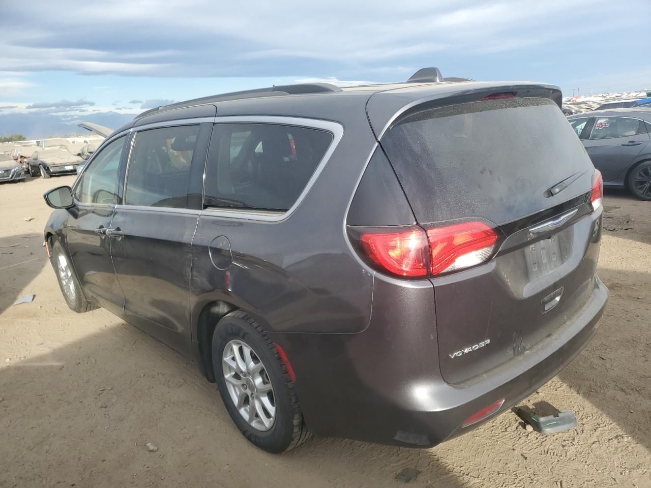 2020 Chrysler Voyager - Image 2