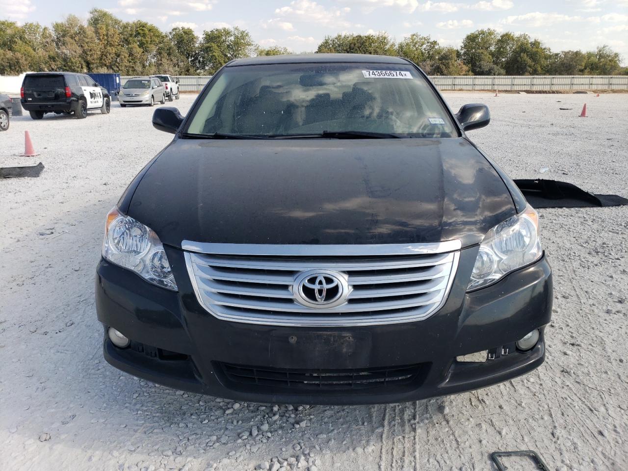 2010 Toyota Avalon - Image 5