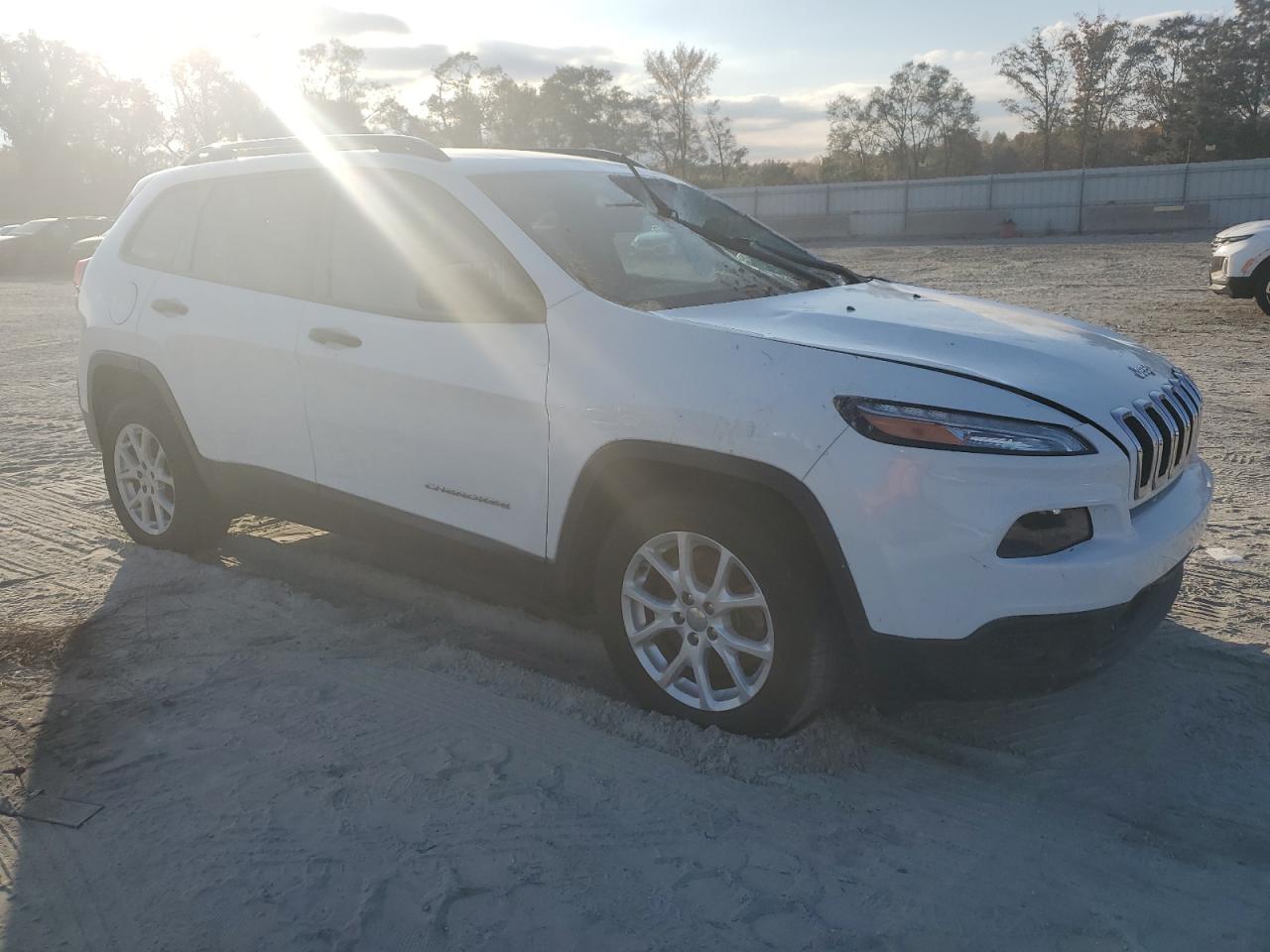 2016 Jeep Grand Cherokee - Image 4