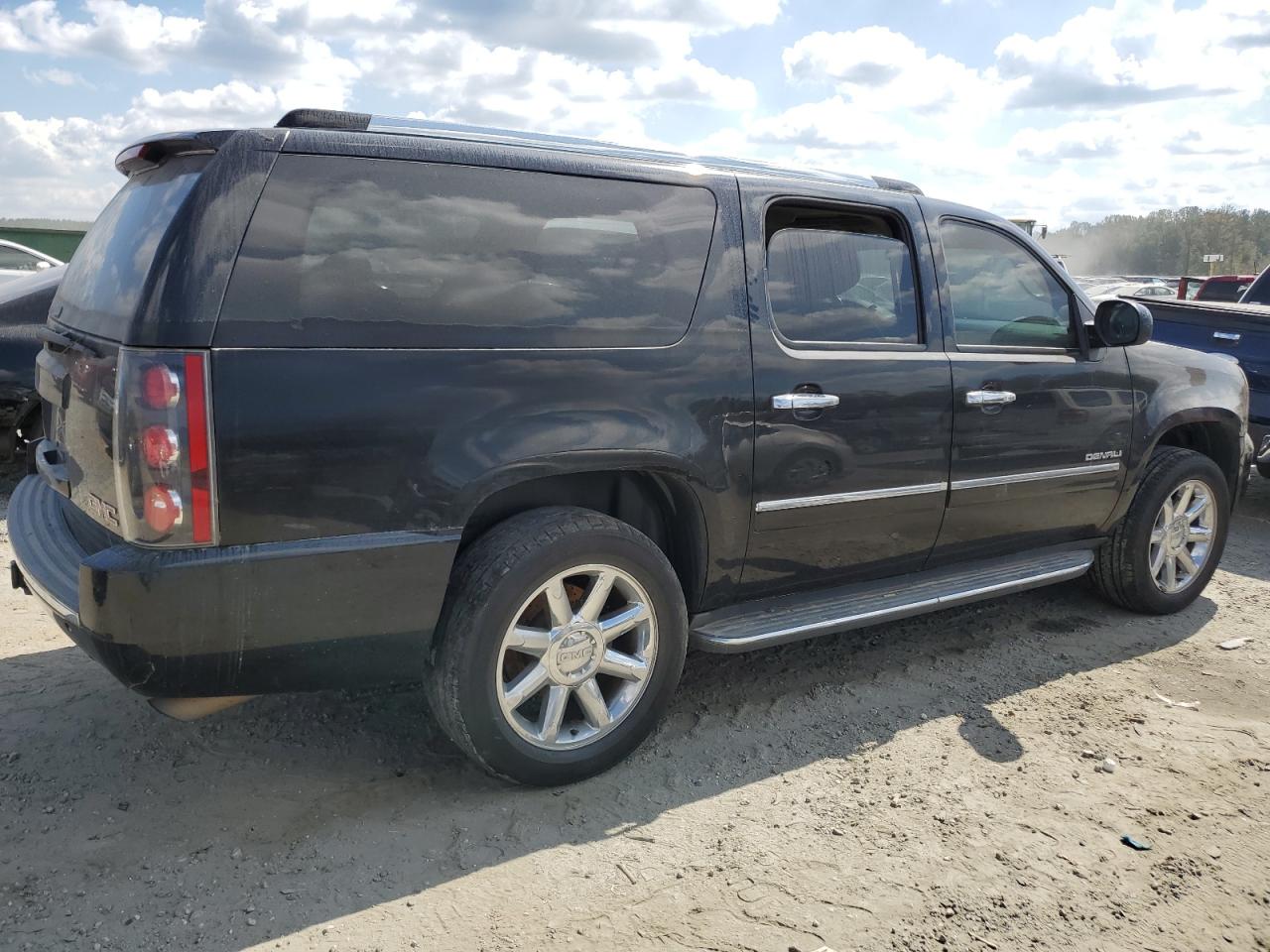 2010 GMC Yukon - Image 3