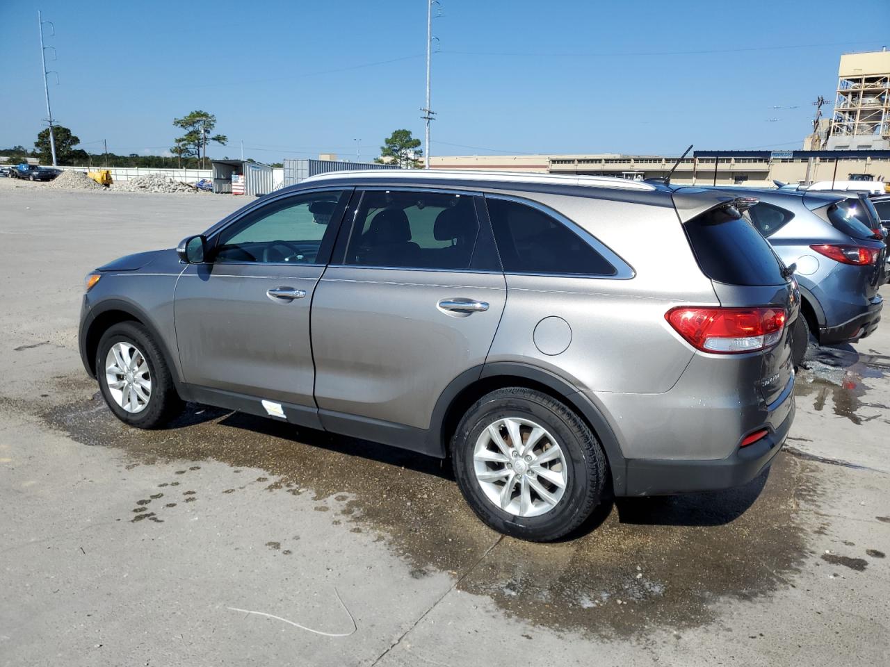 5XYPG4A30HG203289 2017 KIA SORENTO - Image 2