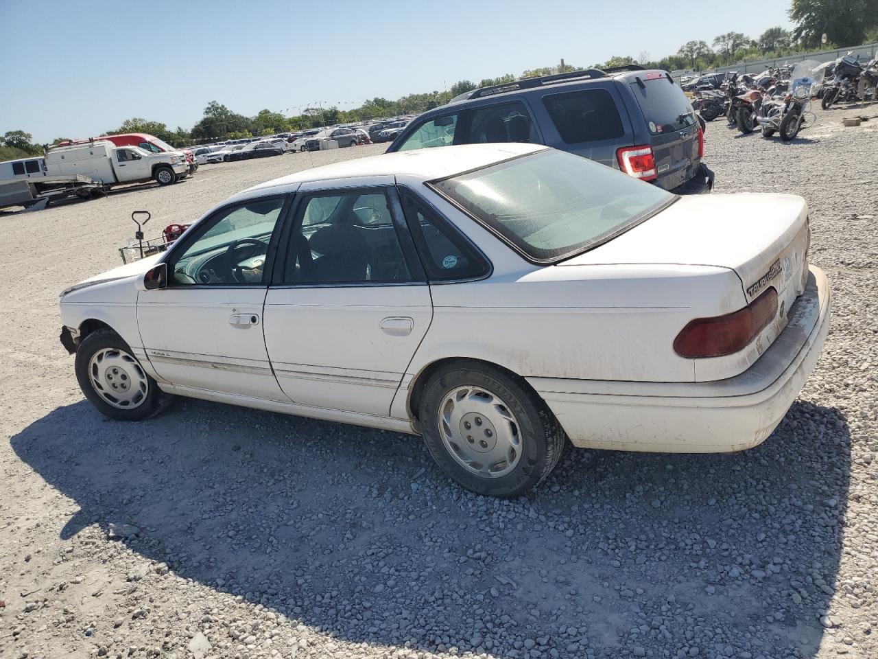 1995 Ford Taurus - Image 2