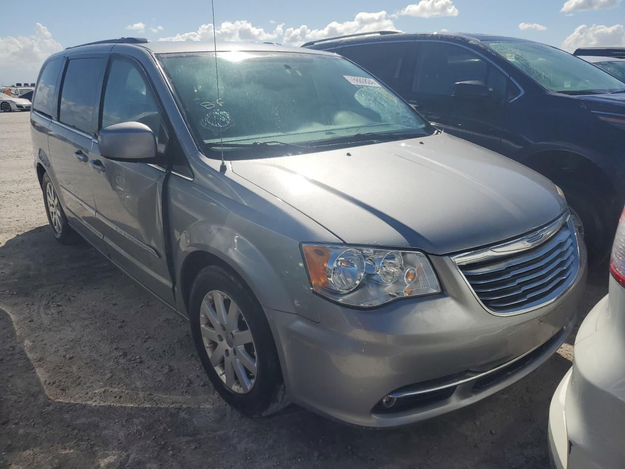2014 Chrysler Town & Country - Image 4