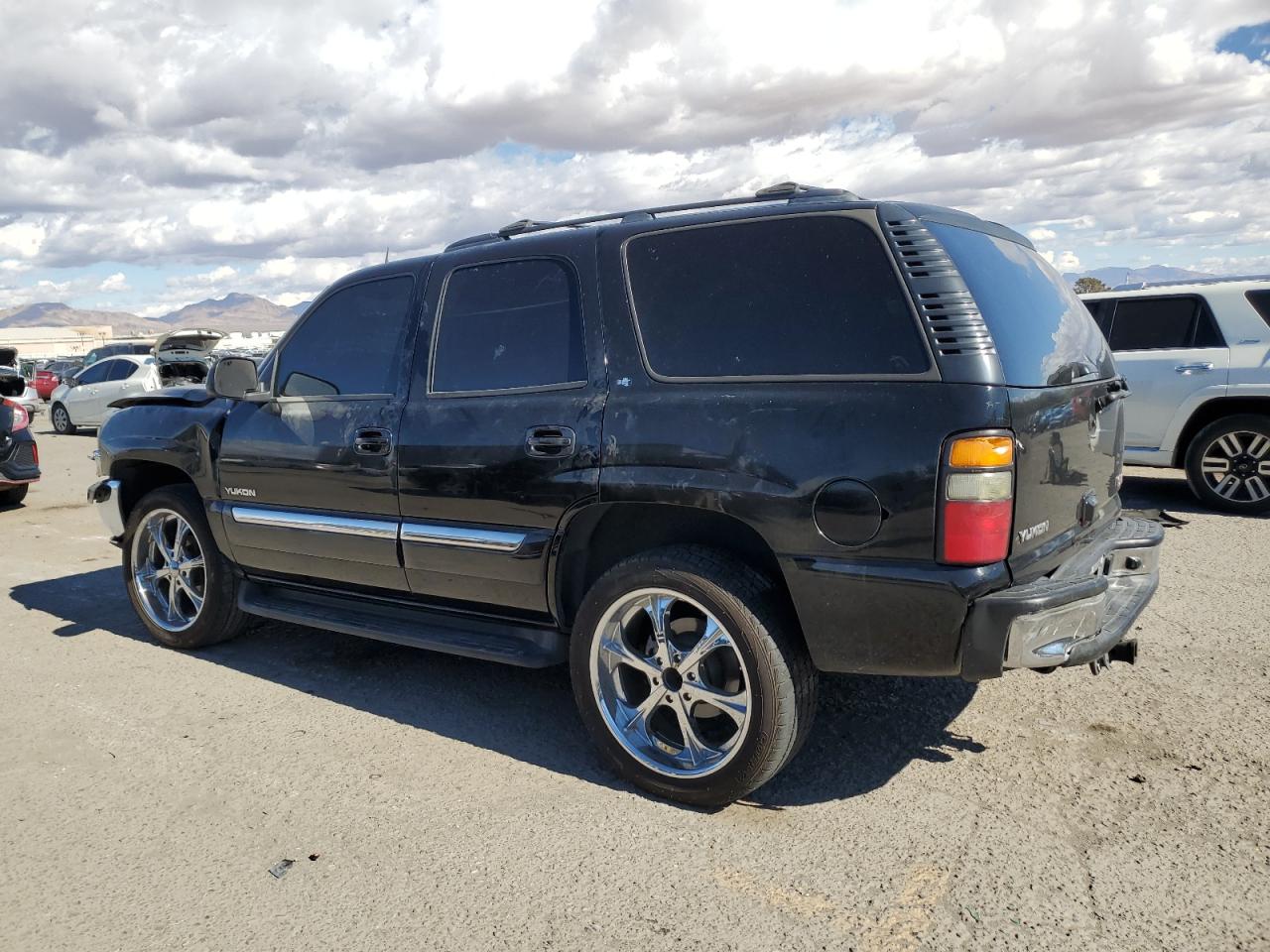 2005 GMC Yukon - Image 2