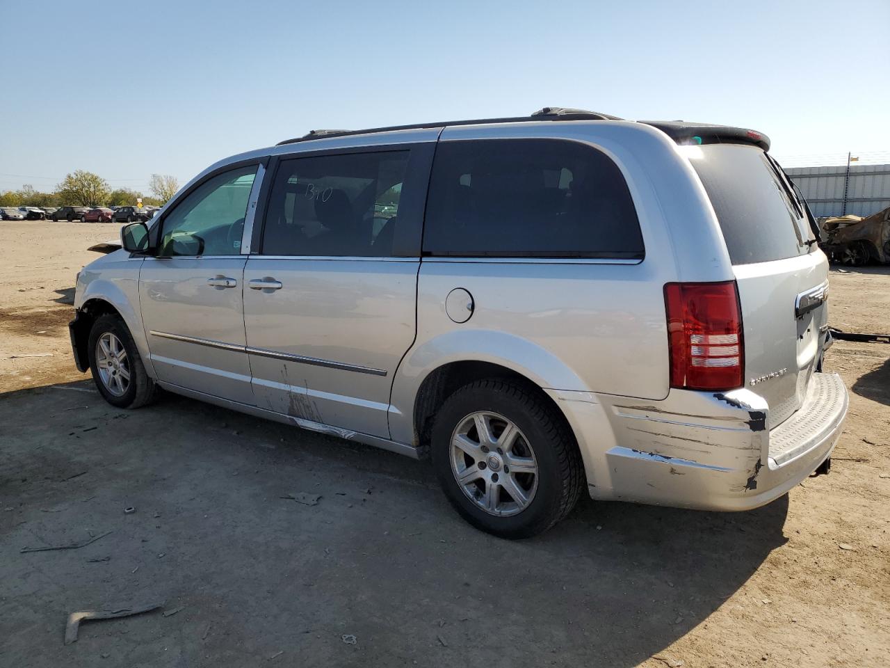 2010 Chrysler Town & Country - Image 2