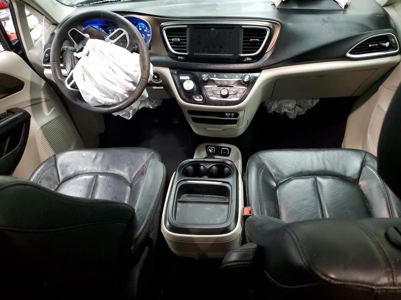 2018 Chrysler Pacifica - Image 8