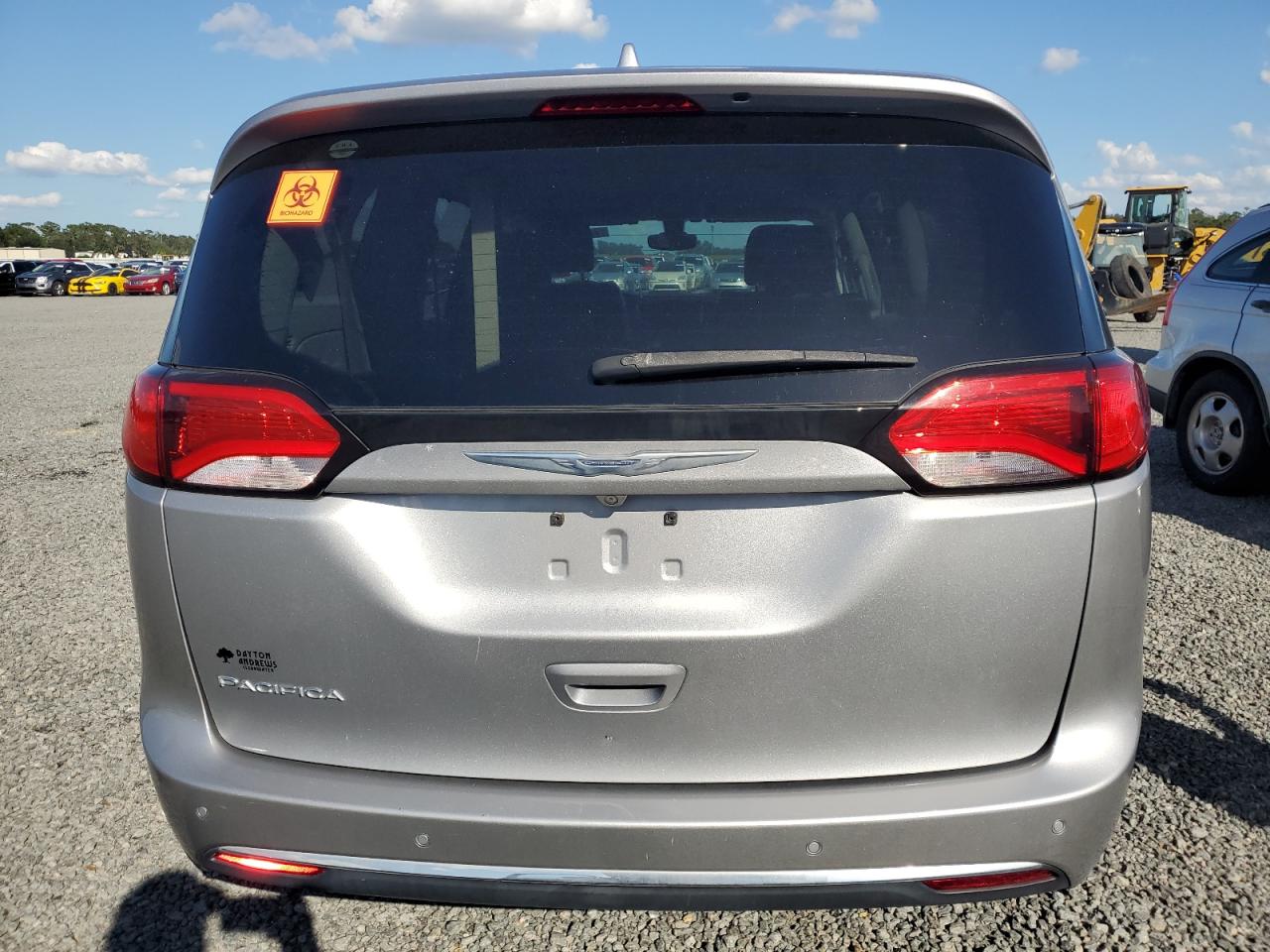 2017 Chrysler Pacifica Touring L VIN: 2C4RC1BG9HR576167 Lot: 75102874