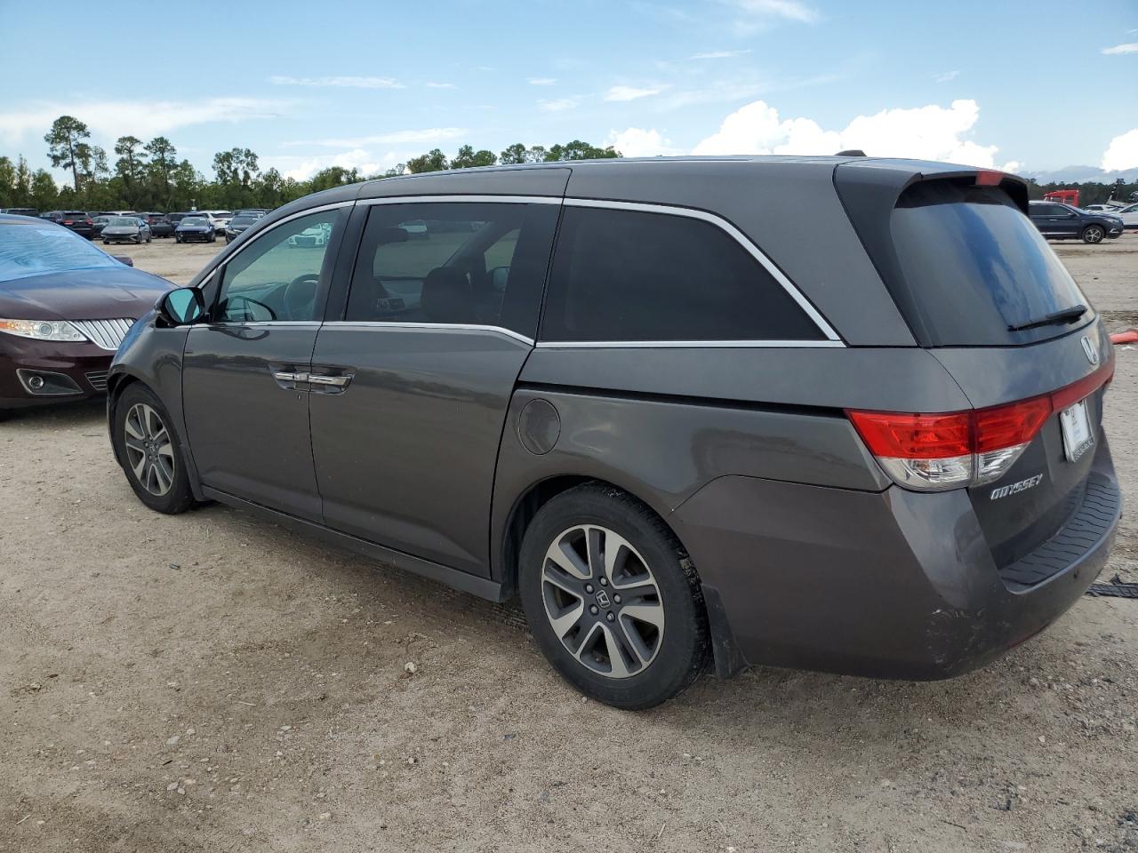 VIN 5FNRL5H90FB090775 2015 HONDA ODYSSEY no.2