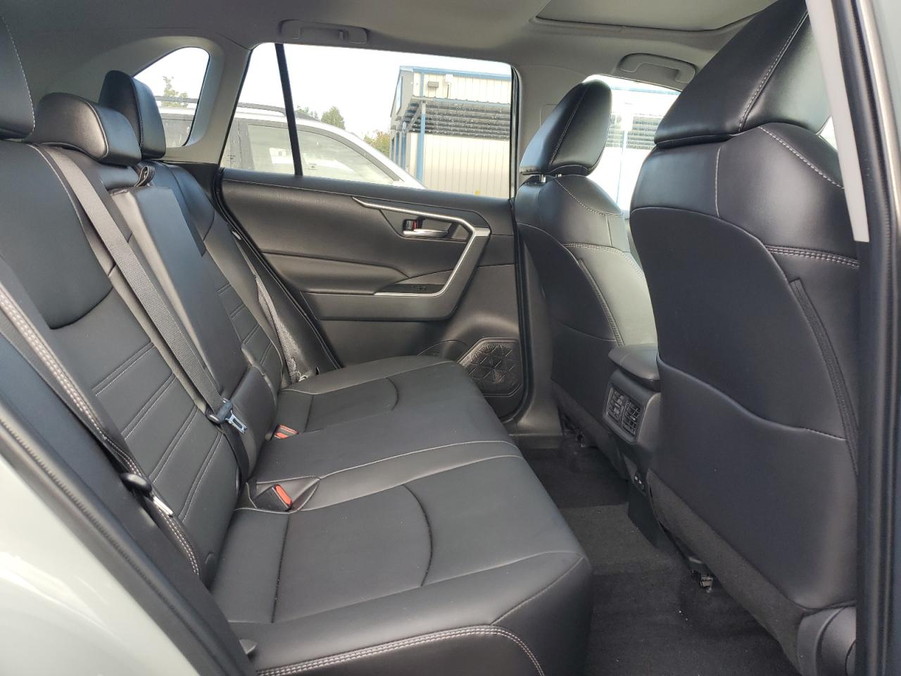 2022 Toyota RAV 4 - Image 11