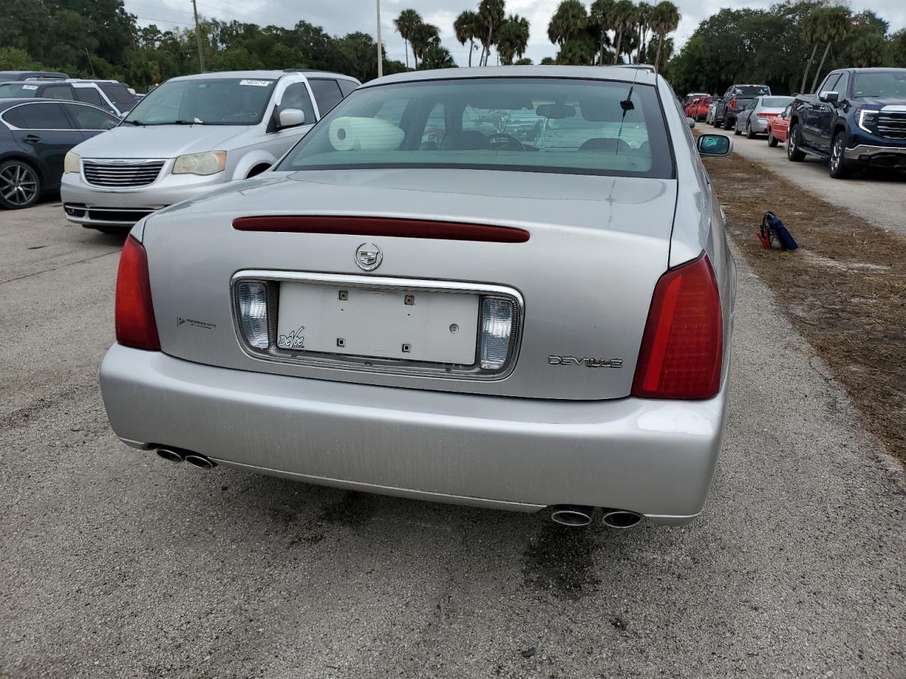 2004 Cadillac Deville VIN: 1G6KD54YX4U261082 Lot: 74290154