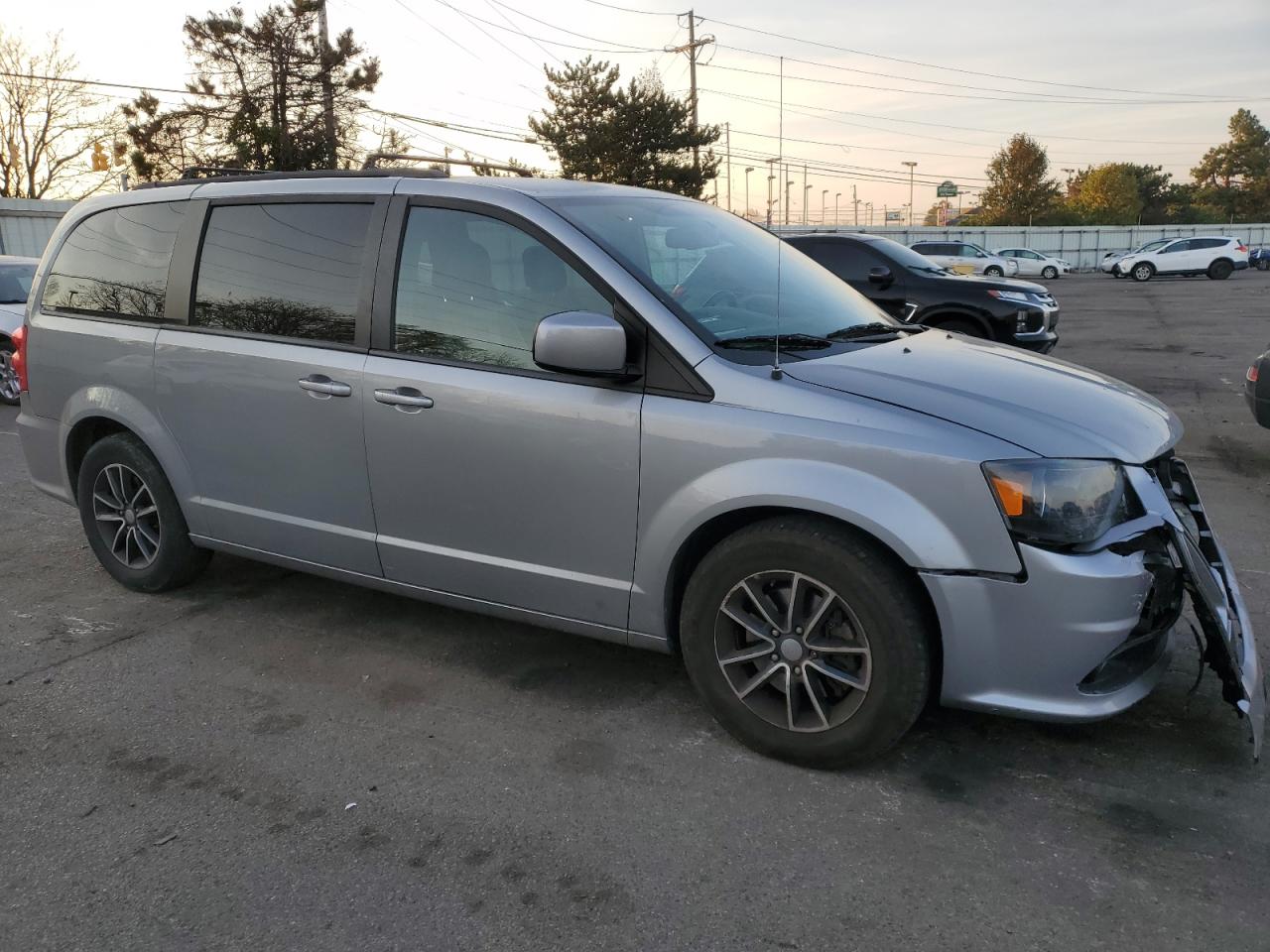 2018 Dodge Caravan - Image 4