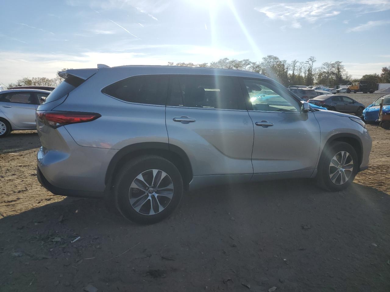 2022 Toyota Highlander - Image 3